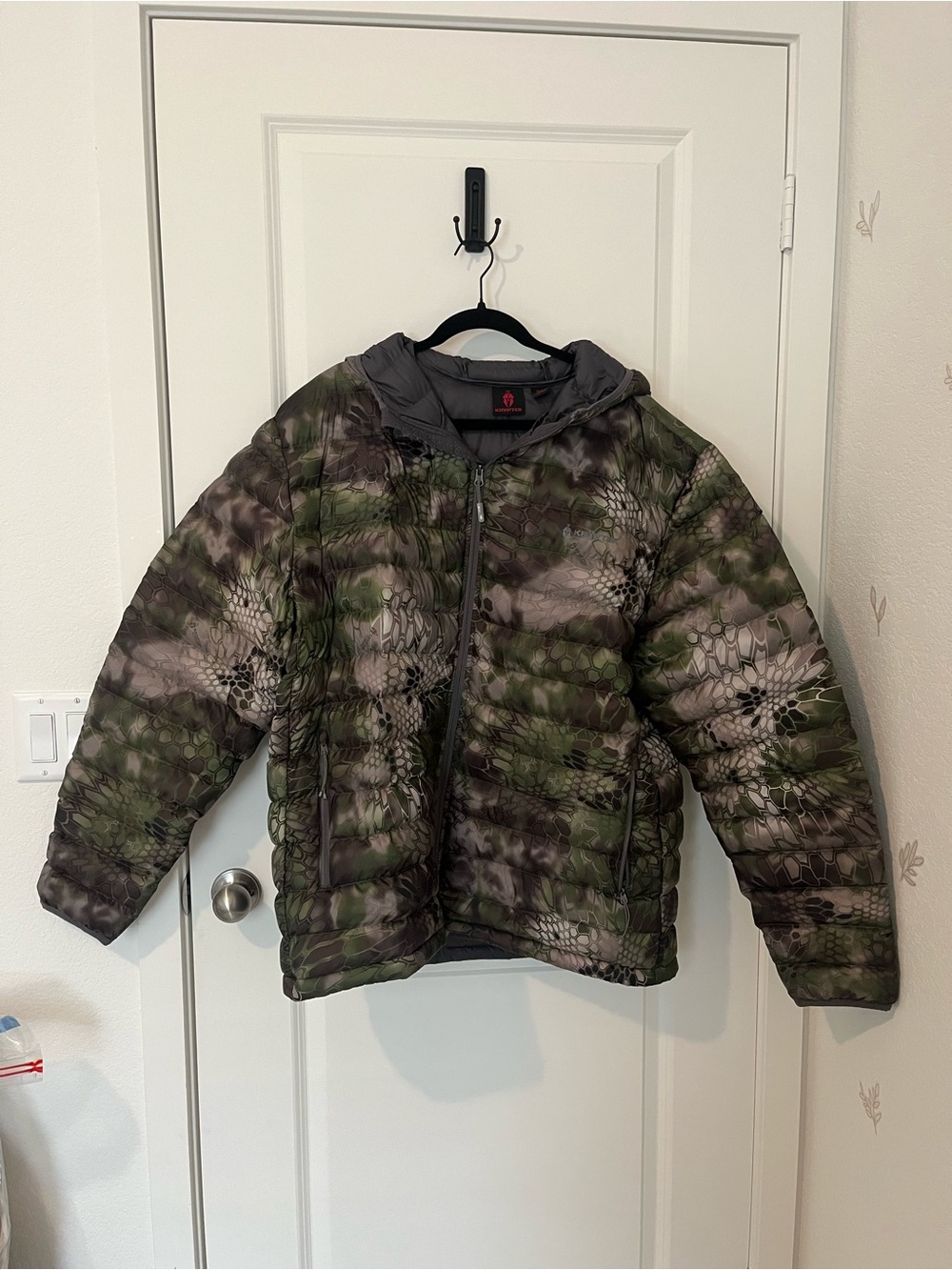 Men's Camo Puffer Jacket with Hood - Green/Gray